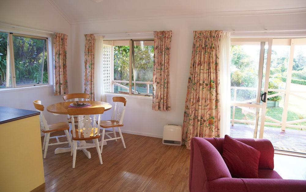 בורנט פיין Poinciana Cottages מראה חיצוני תמונה